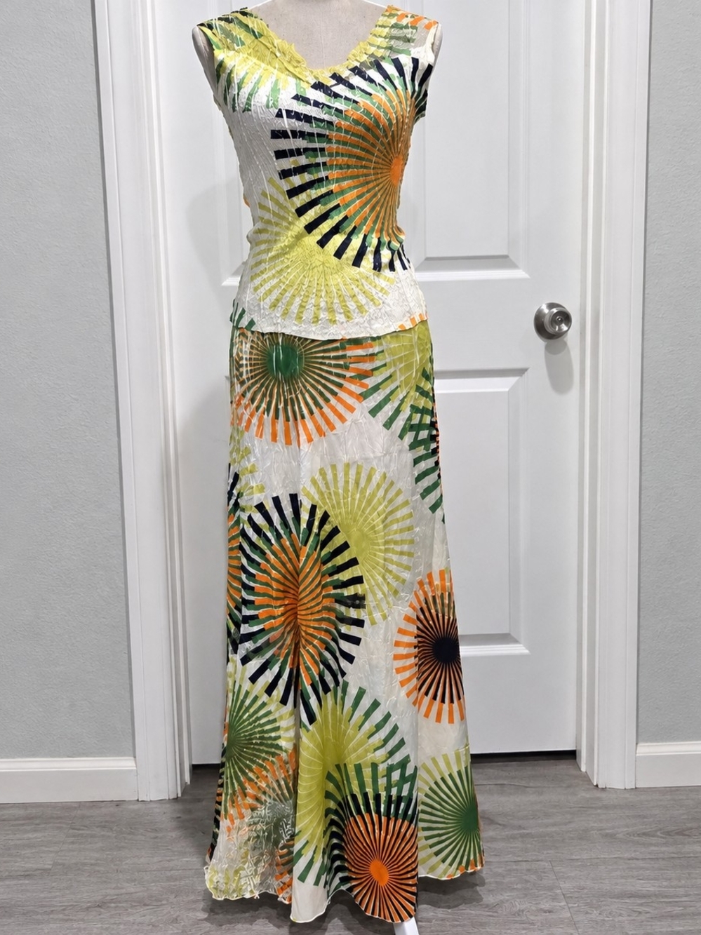Komarov 2-Piece Sunburst Maxi Skirt Set Sleeveless Top Green Orange S